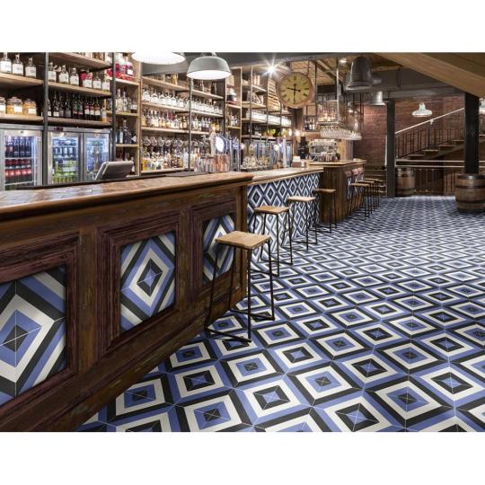 mainzu dublin blu csempe jarolap burkolat belteri egyedi design mediterran geometrikus mintas hand made kek lakberendezes felujitas enterior.jpg